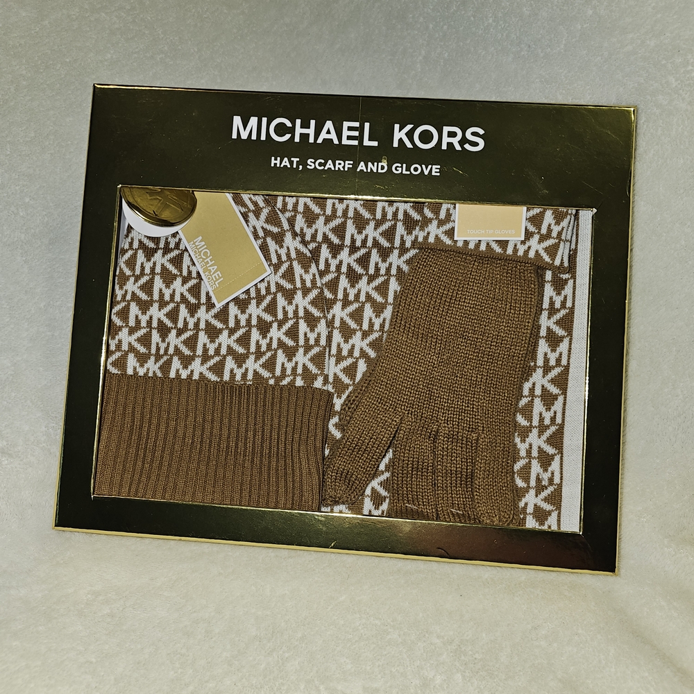Michael Kors Trio Set - Hat, Gloves and Scarf
